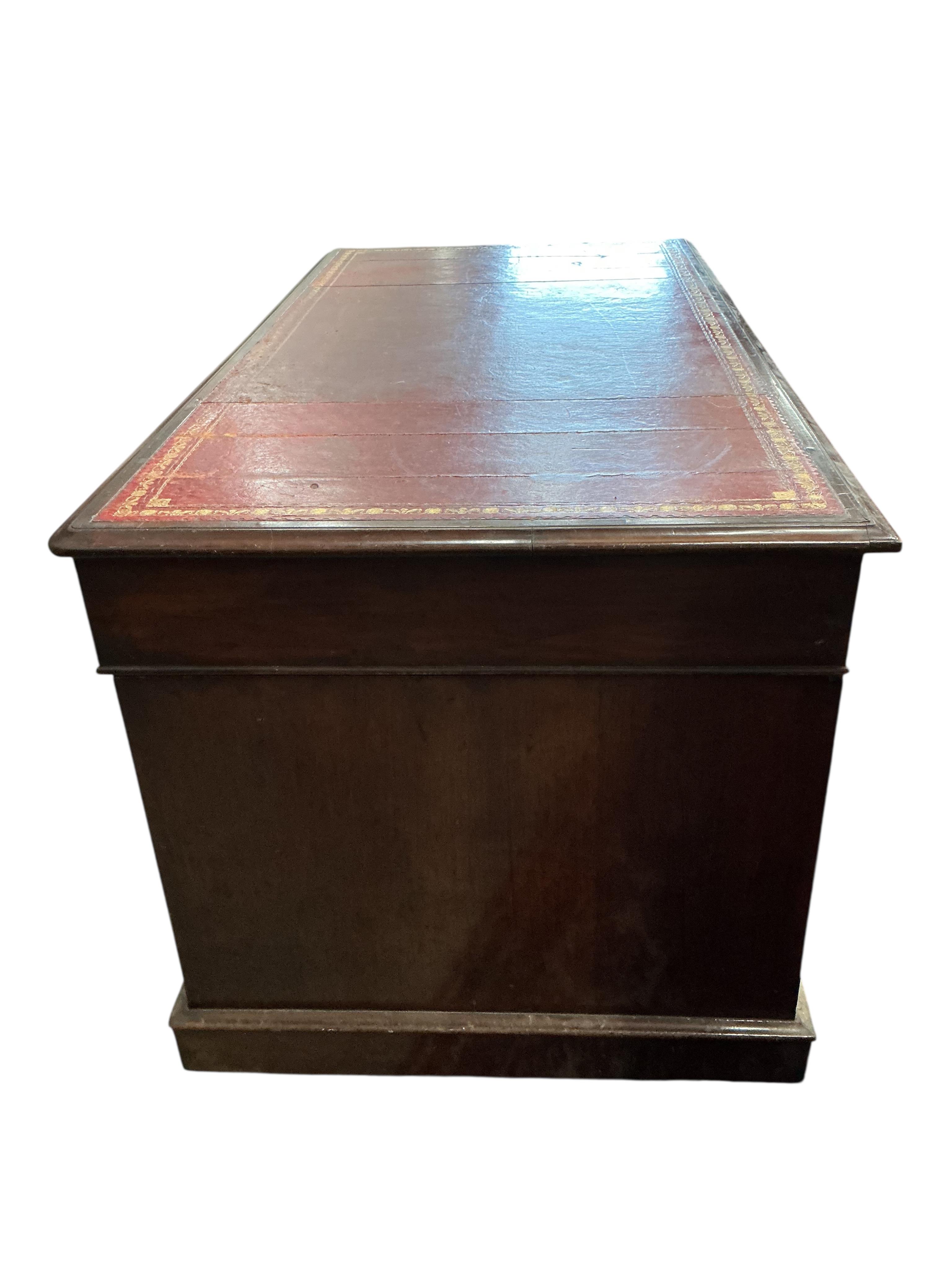 A Victorian mahogany pedestal desk, width 150cm, depth 78cm, height 79cm